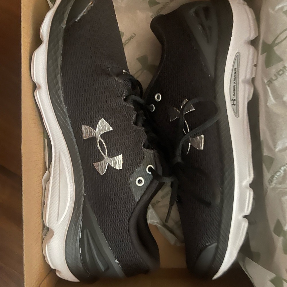 Under Armour Gemini Charged Black and White Athletic Shoes